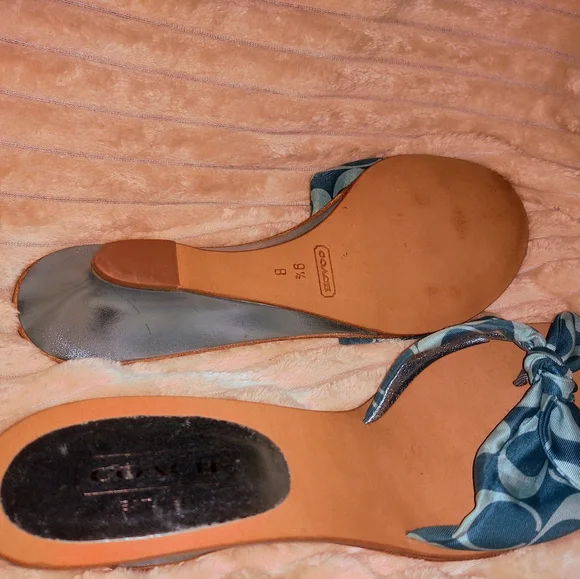 Coach - Picture 2 of 2